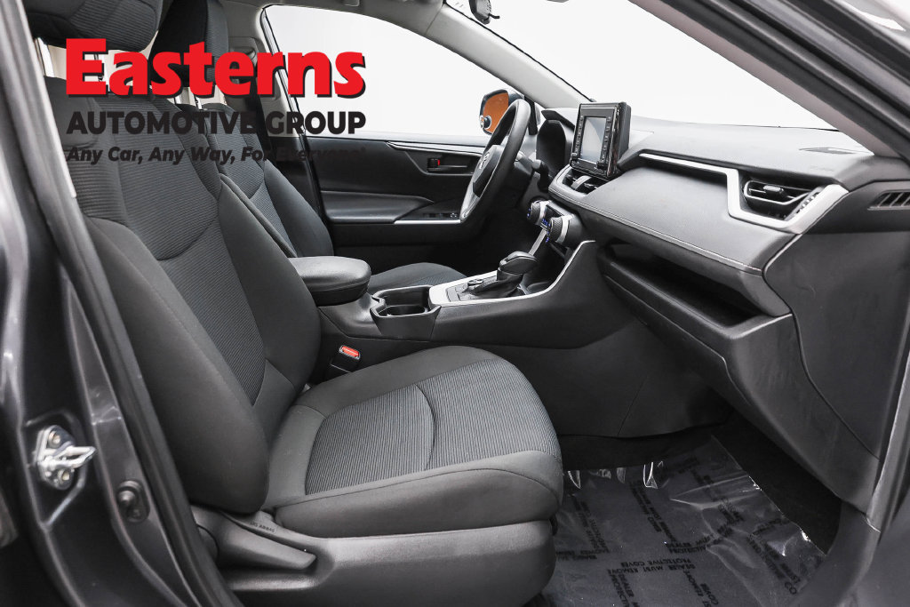 Used 2021 Toyota RAV4 LE w/ Carpet Mat Package (TMS) AWD/4WD image 25