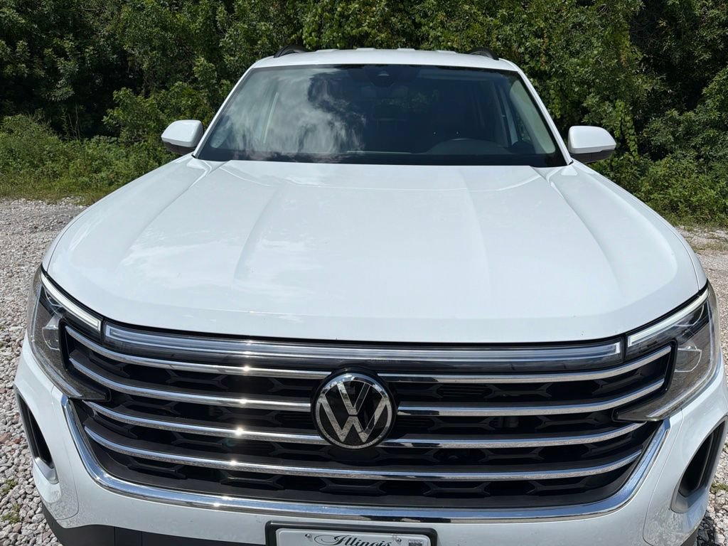 Used 2025 Volkswagen Atlas SE FWD image 2