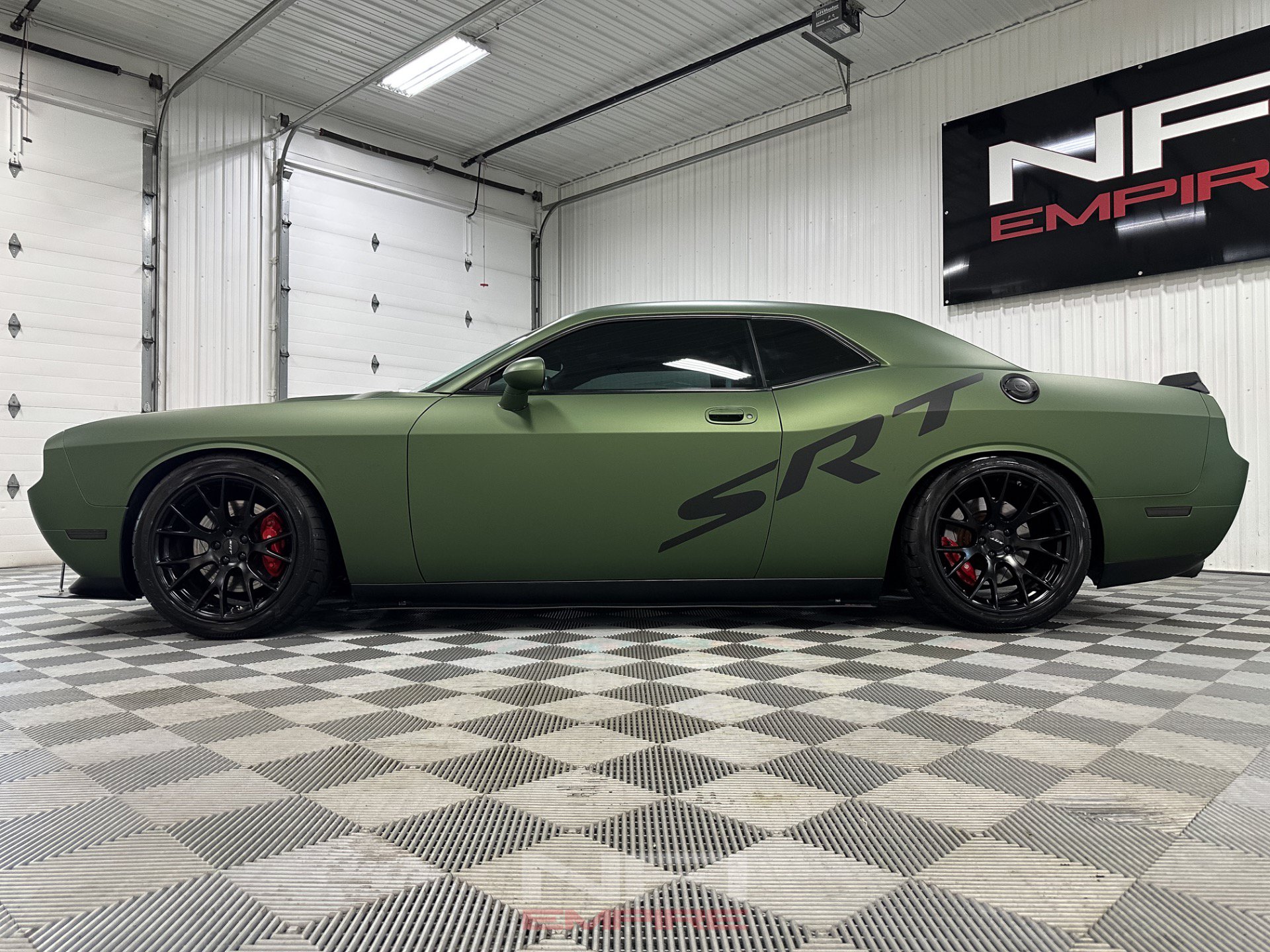 Used 2009 Dodge Challenger SRT8 w/ SRT Option Group II RWD image 11