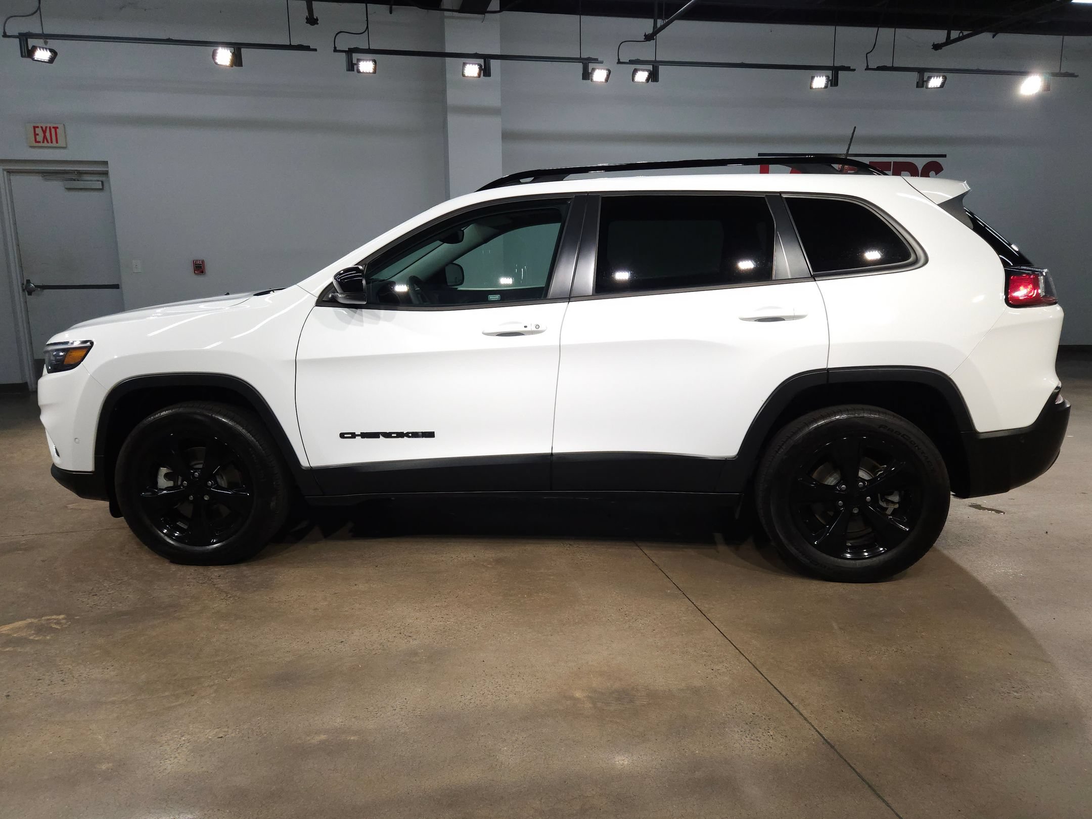 Used 2023 Jeep Cherokee Altitude Lux w/ Lux Elite Package AWD/4WD image 4