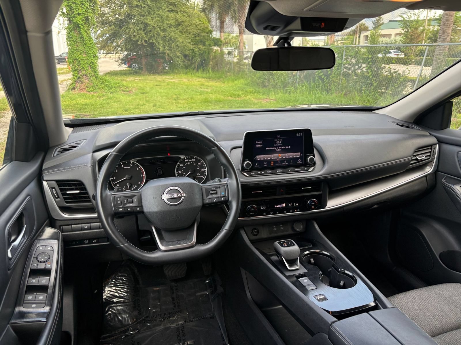 Used 2025 Nissan Rogue SV FWD image 33