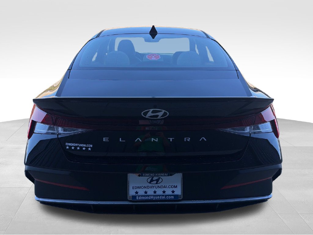 New 2026 Hyundai Elantra SEL Sport FWD image 5