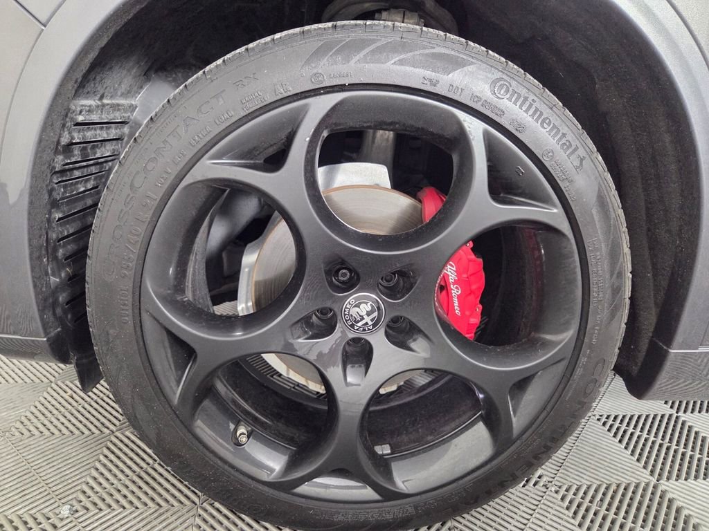 Used 2023 Alfa Romeo Stelvio Veloce AWD/4WD image 7