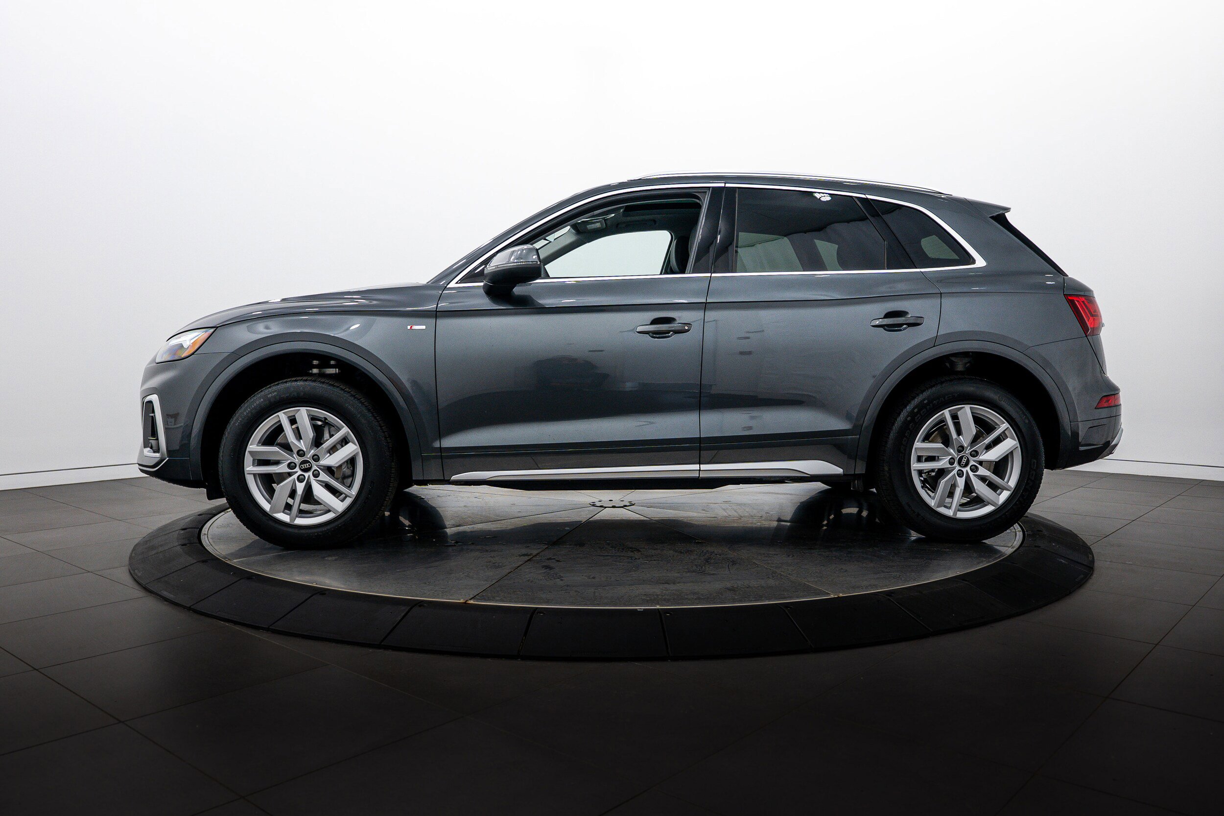 Certified 2023 Audi Q5 2.0T Premium w/ Convenience Package AWD/4WD image 6
