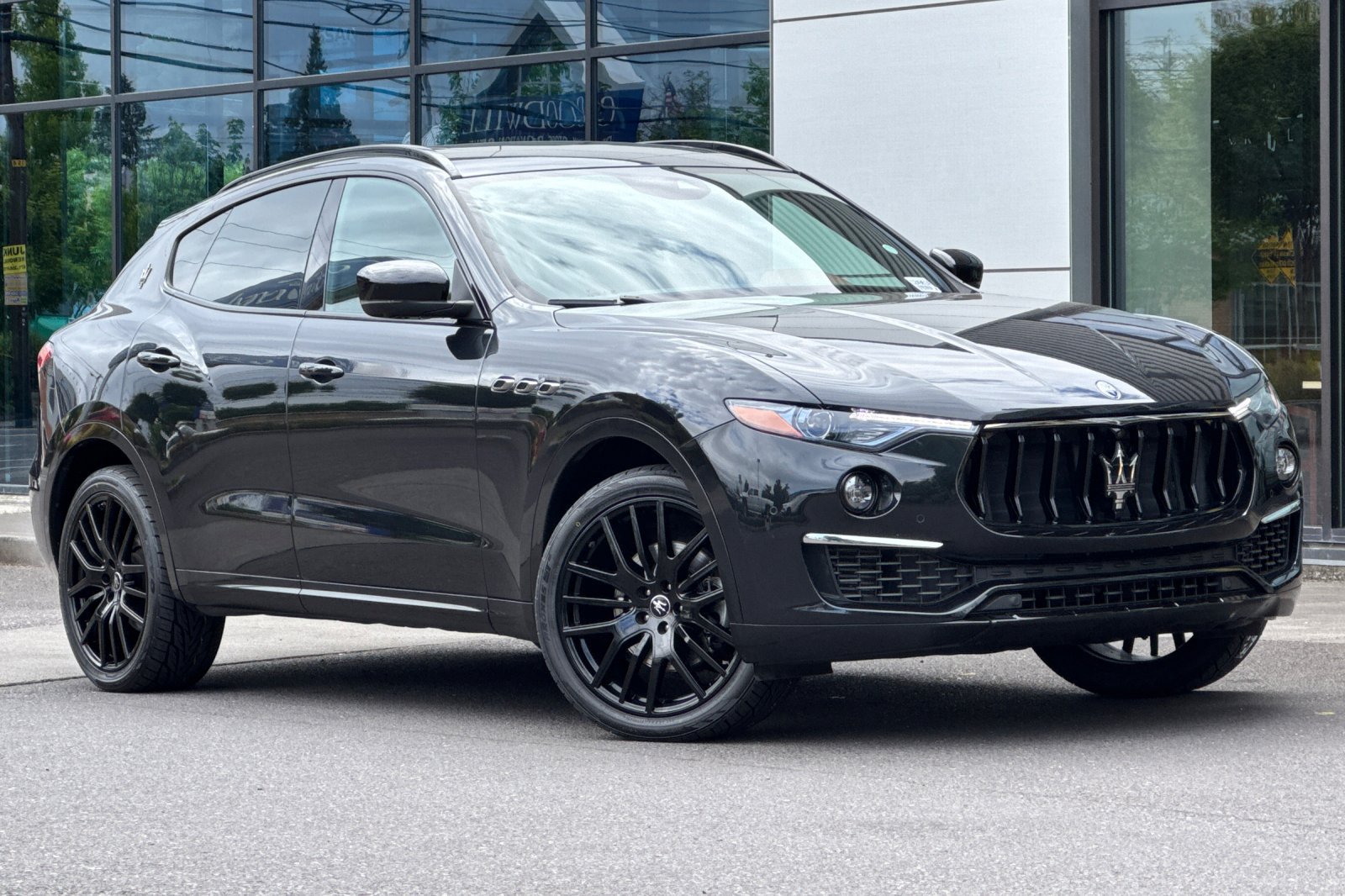 Used 2022 Maserati Levante GT AWD/4WD image 2