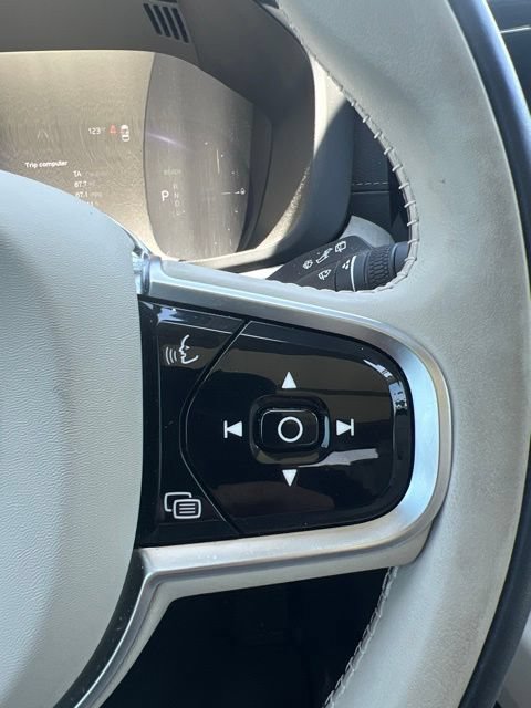 Certified 2025 Volvo XC60 T8 Ultra AWD/4WD image 12