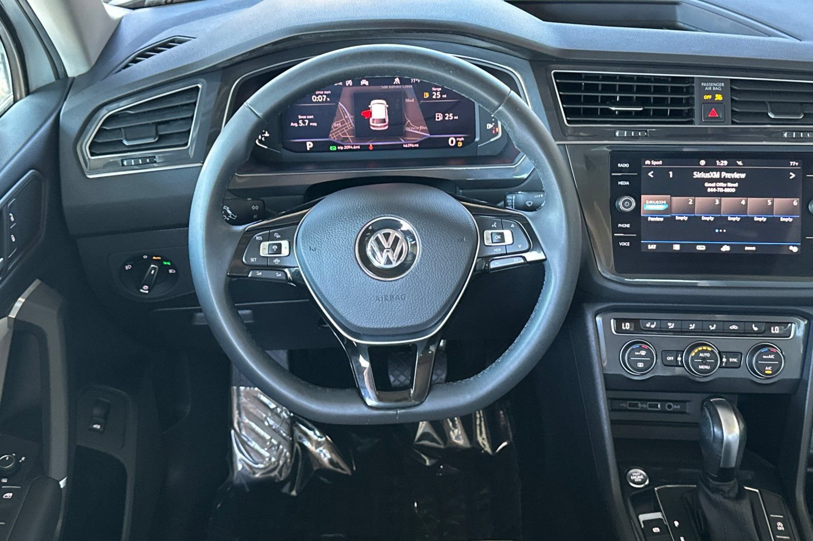 Used 2020 Volkswagen Tiguan SEL AWD/4WD image 16