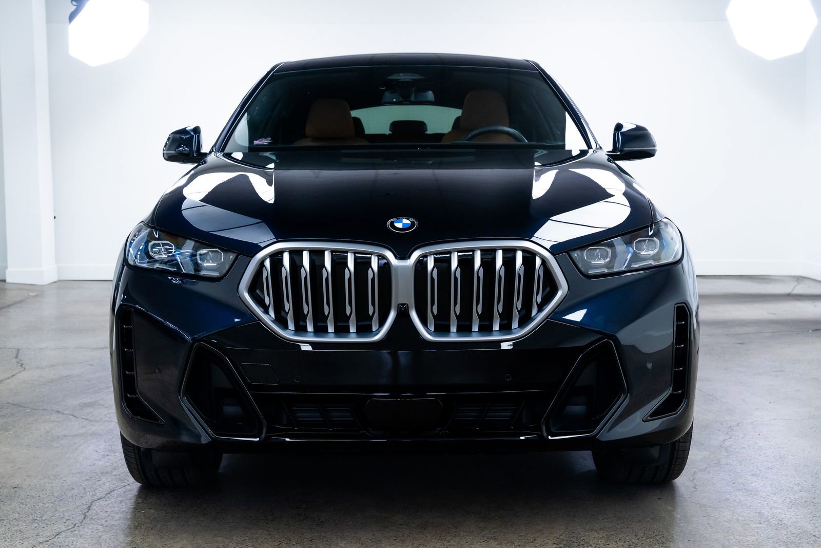 Used 2026 BMW X6 xDrive40i w/ Climate Comfort Package image 2