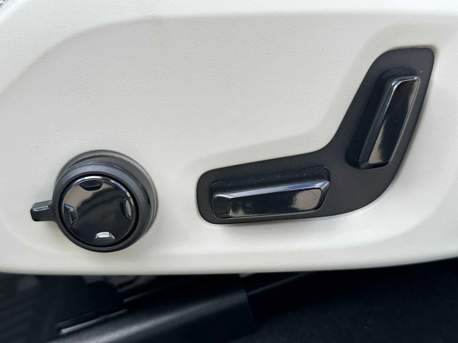 New 2025 Volvo XC60 B5 Ultra w/ Protection Package Premier image 22