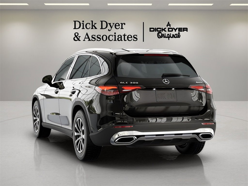 Used 2025 Mercedes-Benz GLC 300 4MATIC image 12