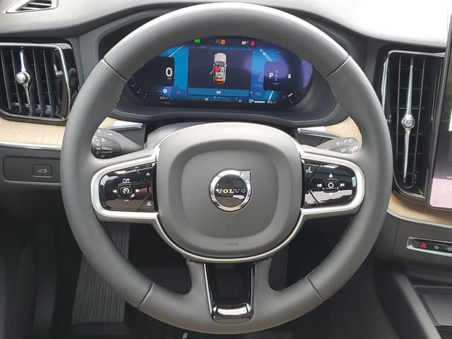 New 2026 Volvo XC60 B5 Plus w/ Protection Package Premier AWD/4WD image 28