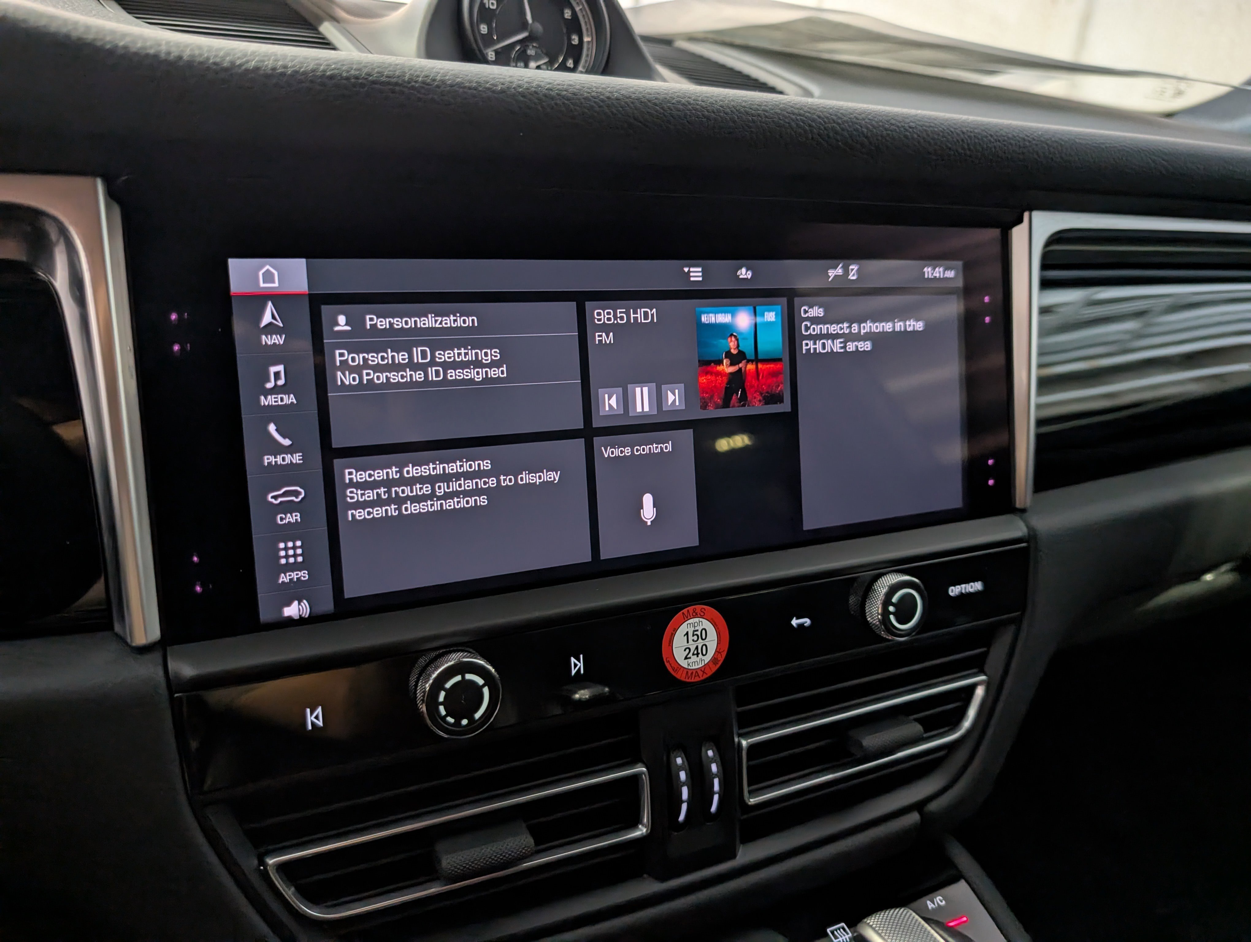 Certified 2024 Porsche Macan image 36