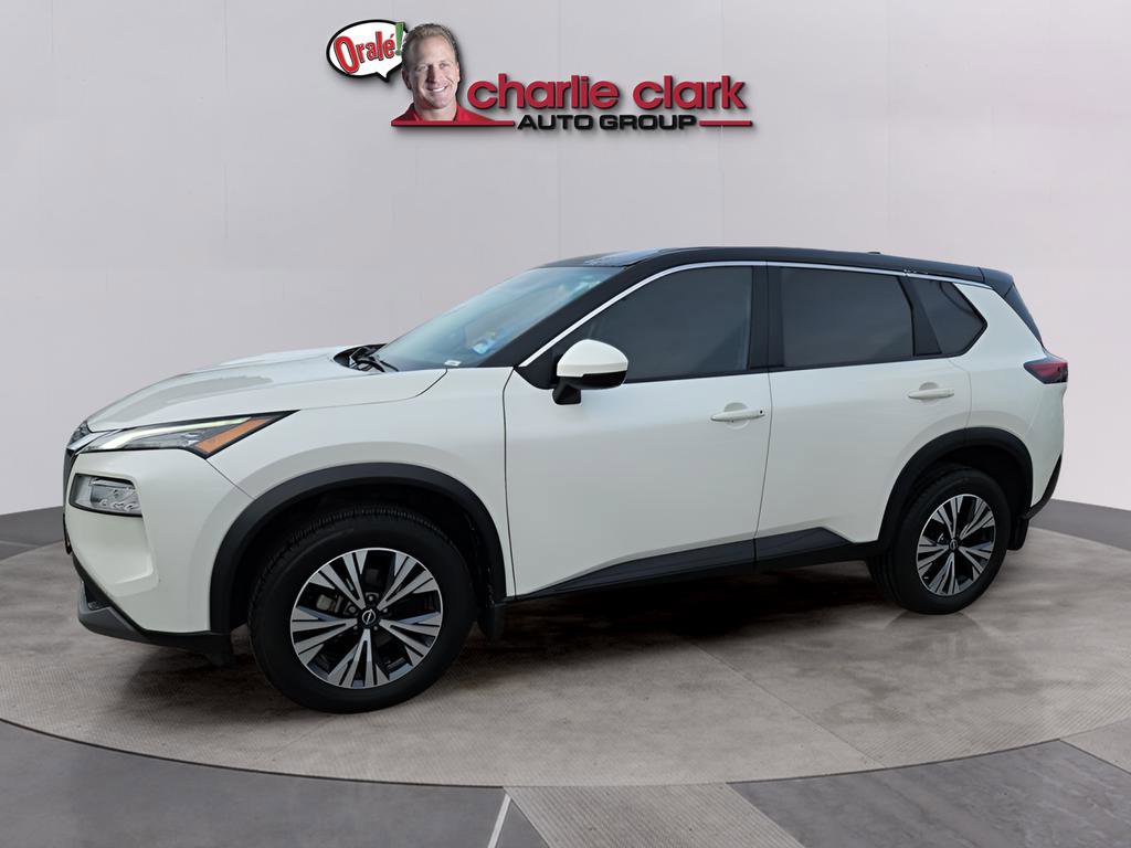 Used 2022 Nissan Rogue SV image 2