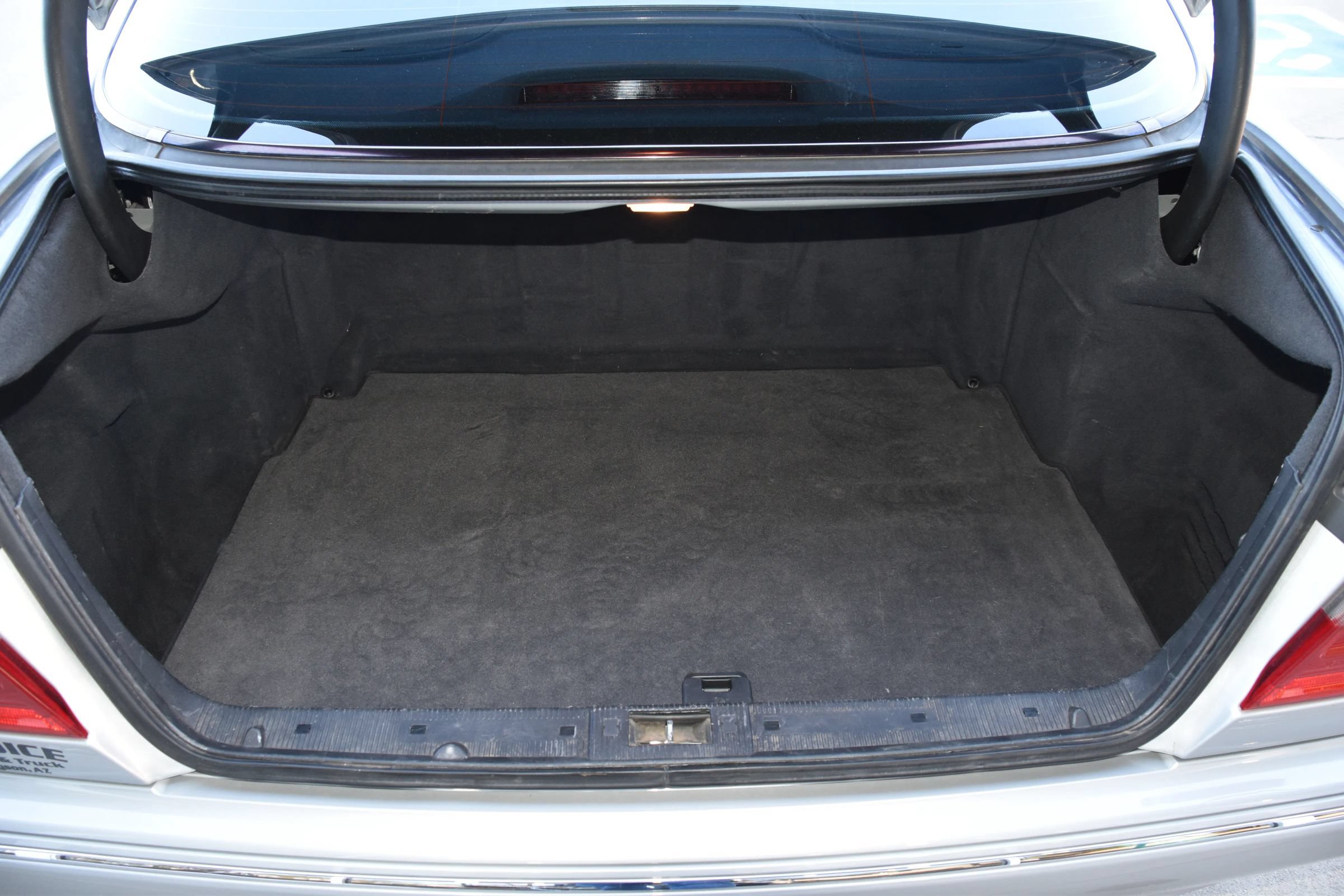 Used 2000 Mercedes-Benz E 320 Sedan image 29