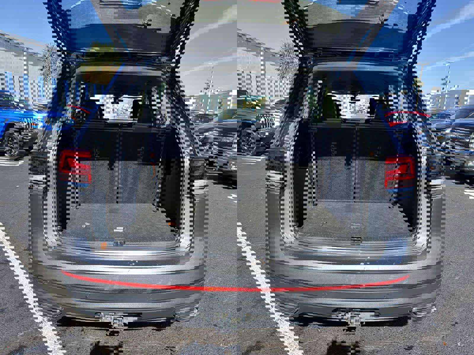 Used 2024 Volkswagen Atlas SE image 11