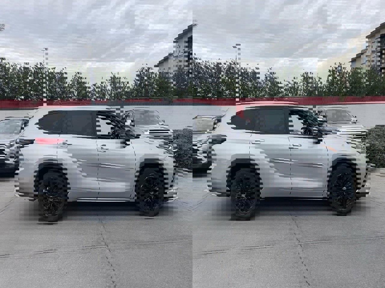 Used 2023 Toyota Highlander XSE image 3