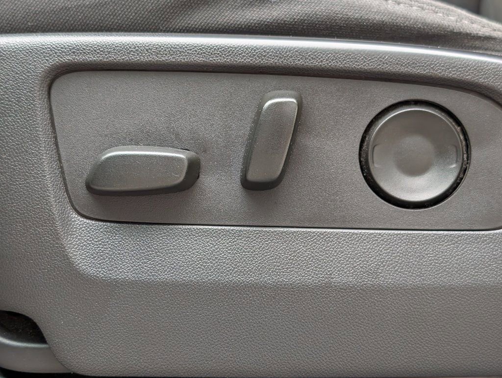 Used 2023 Chevrolet Silverado 1500 Custom image 16