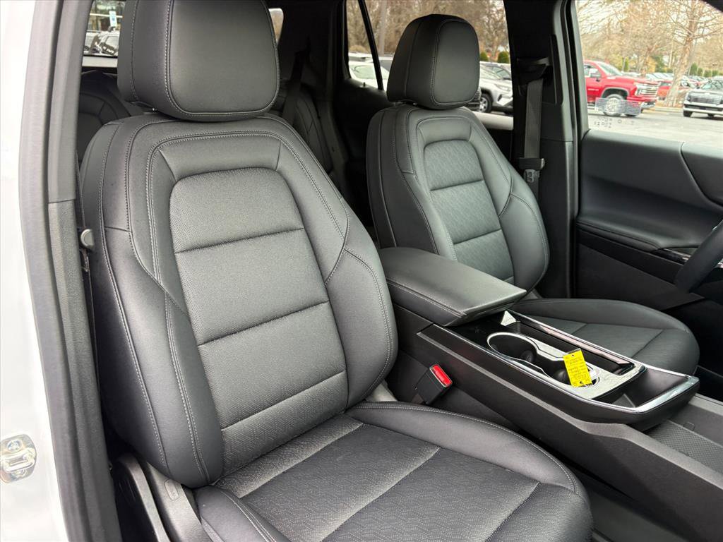 Used 2025 Chevrolet Equinox LT w/ Convenience Package II image 17