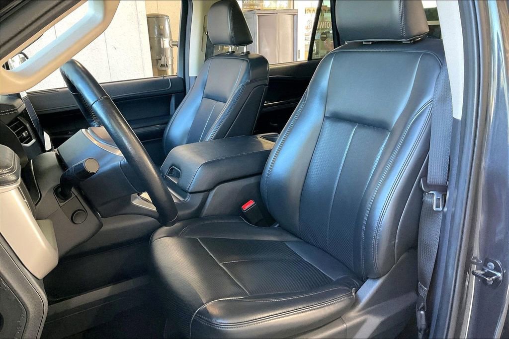 Used 2024 Ford Expedition Max XLT AWD/4WD image 3