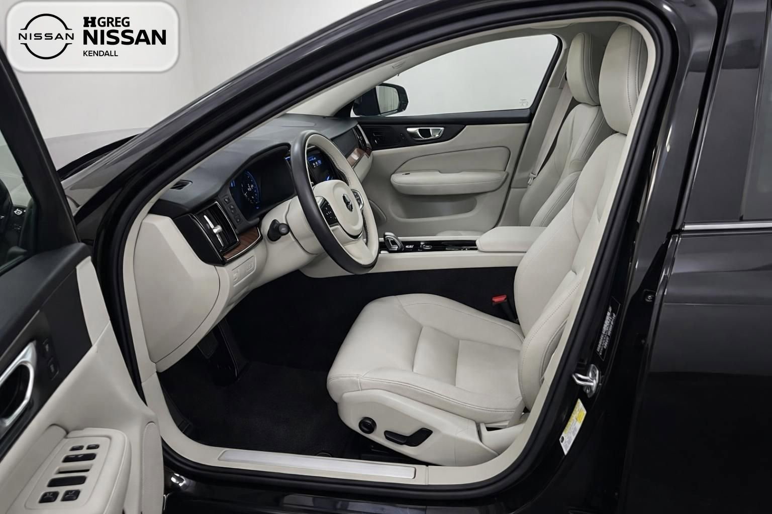 Used 2022 Volvo S60 B5 Momentum w/ Premium Package FWD image 7