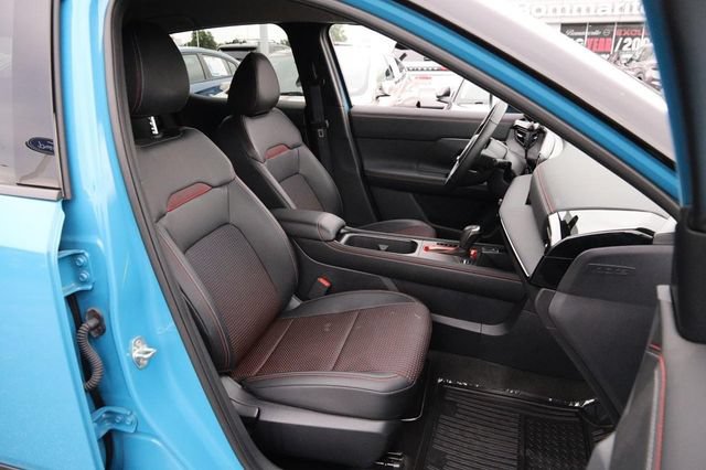 Certified 2025 Nissan Kicks SR FWD image 27