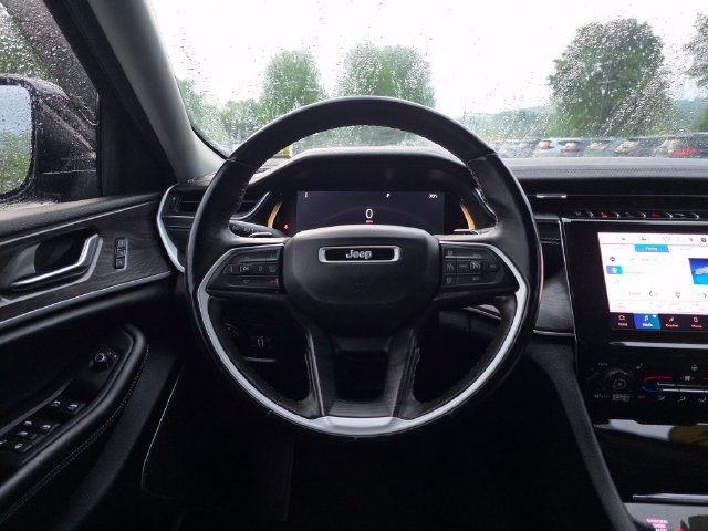 Used 2022 Jeep Grand Cherokee L Limited AWD/4WD image 24