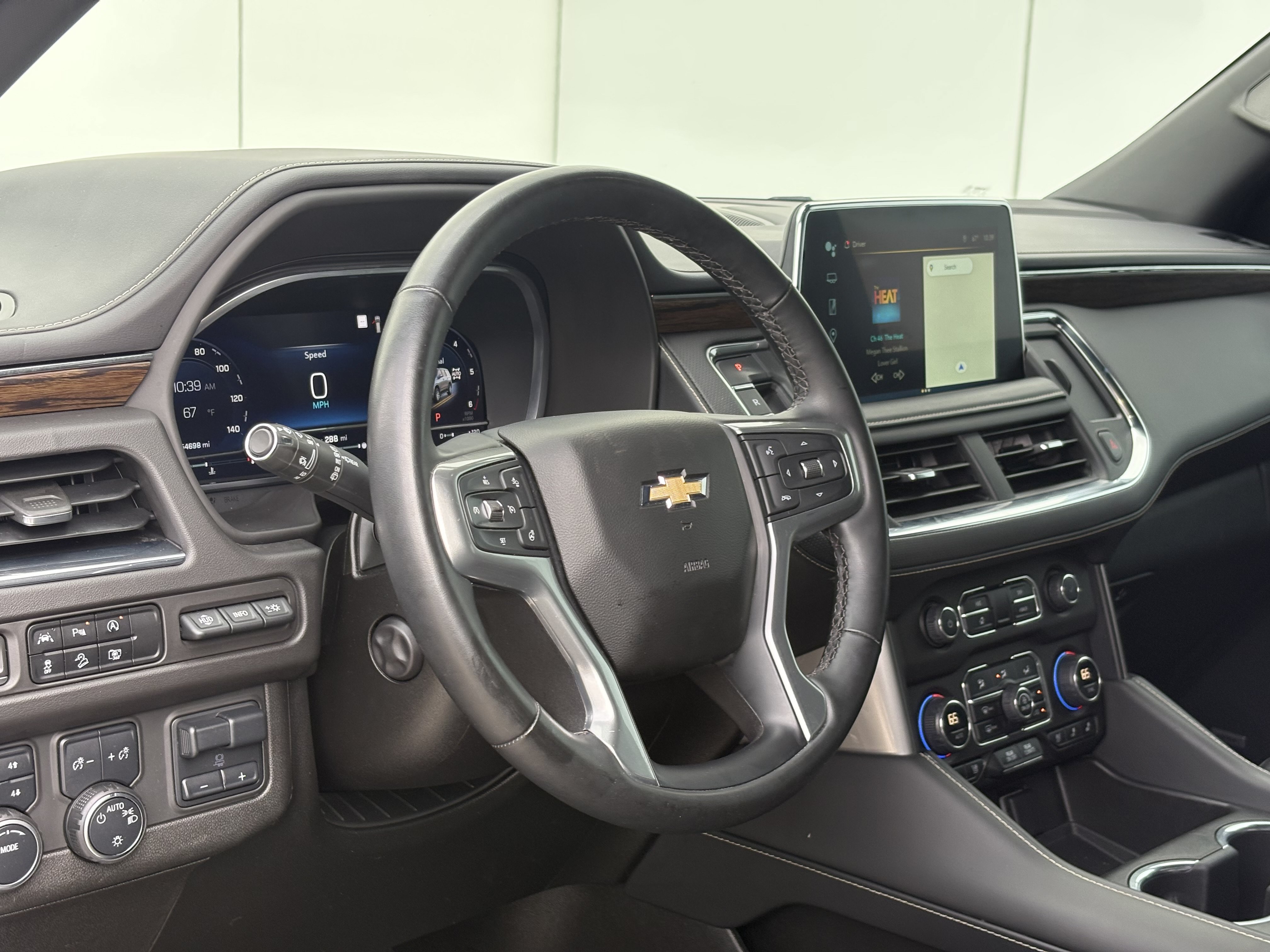 Used 2023 Chevrolet Tahoe Premier w/ Premium Package AWD/4WD image 17