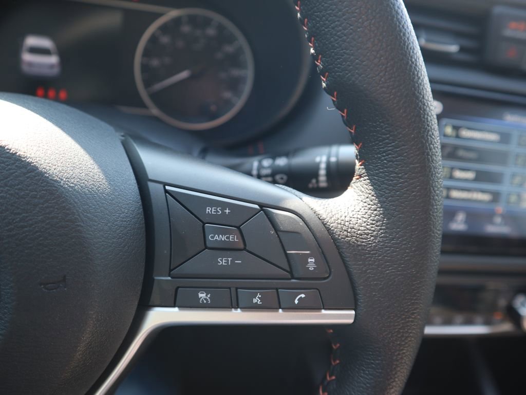 New 2025 Nissan Versa SR w/ Trunk Package FWD image 19