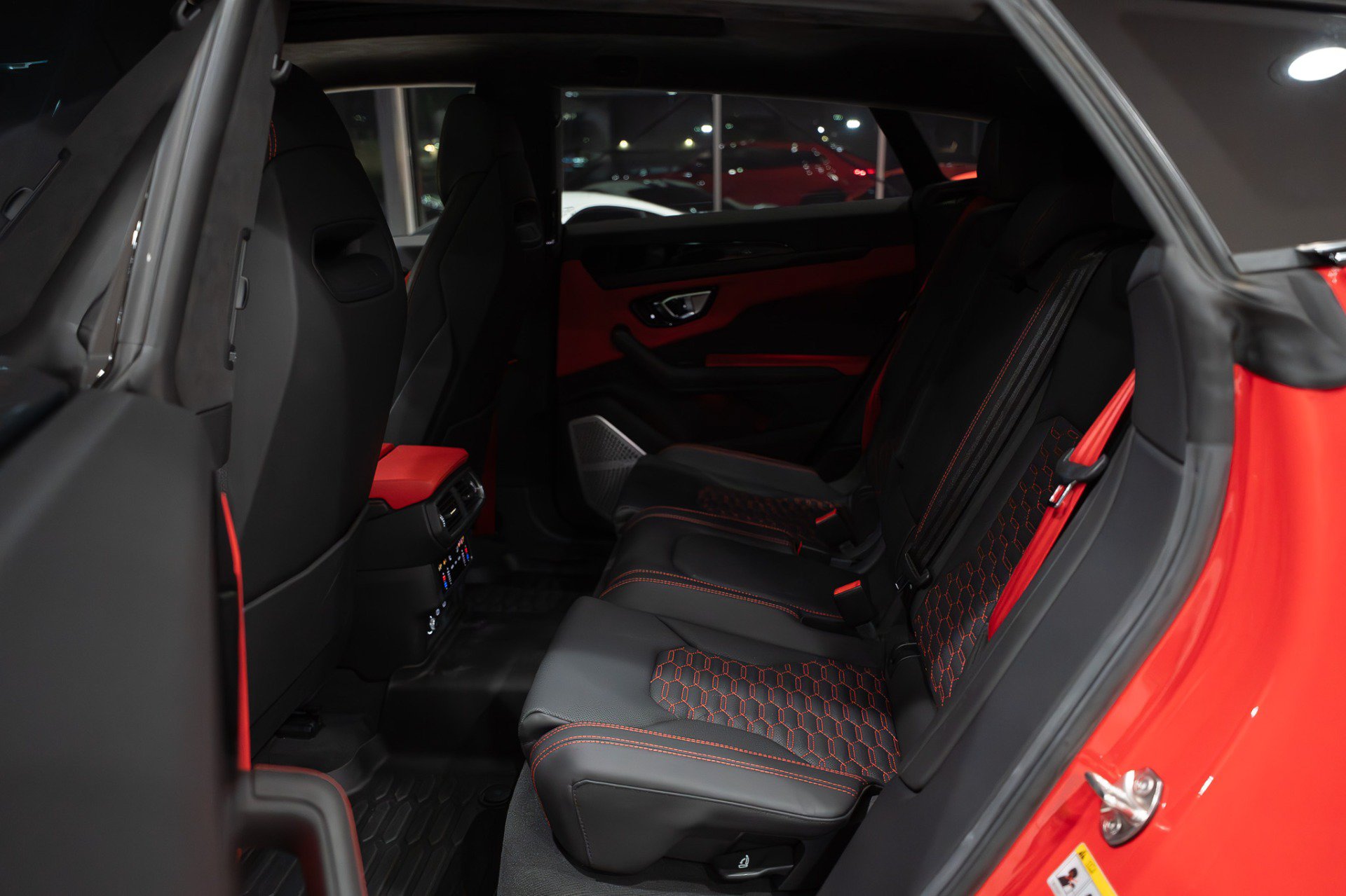 Used 2022 Lamborghini Urus AWD/4WD image 40