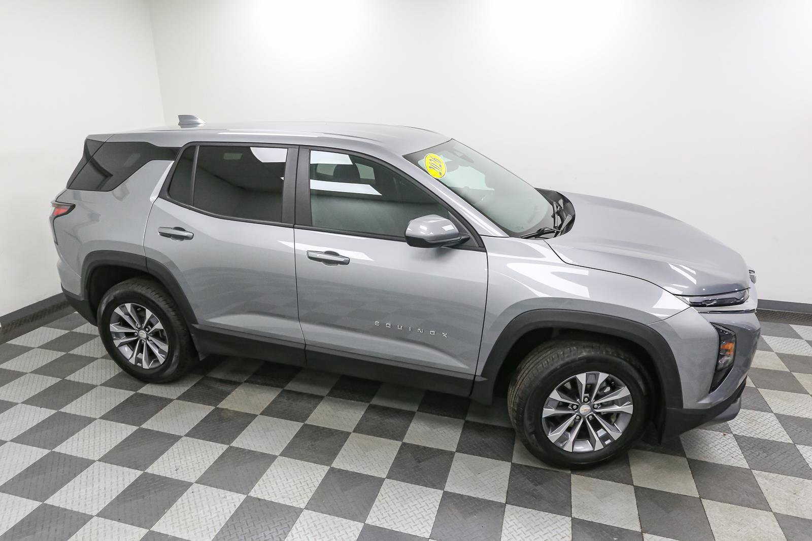 Used 2026 Chevrolet Equinox LT AWD/4WD image 5