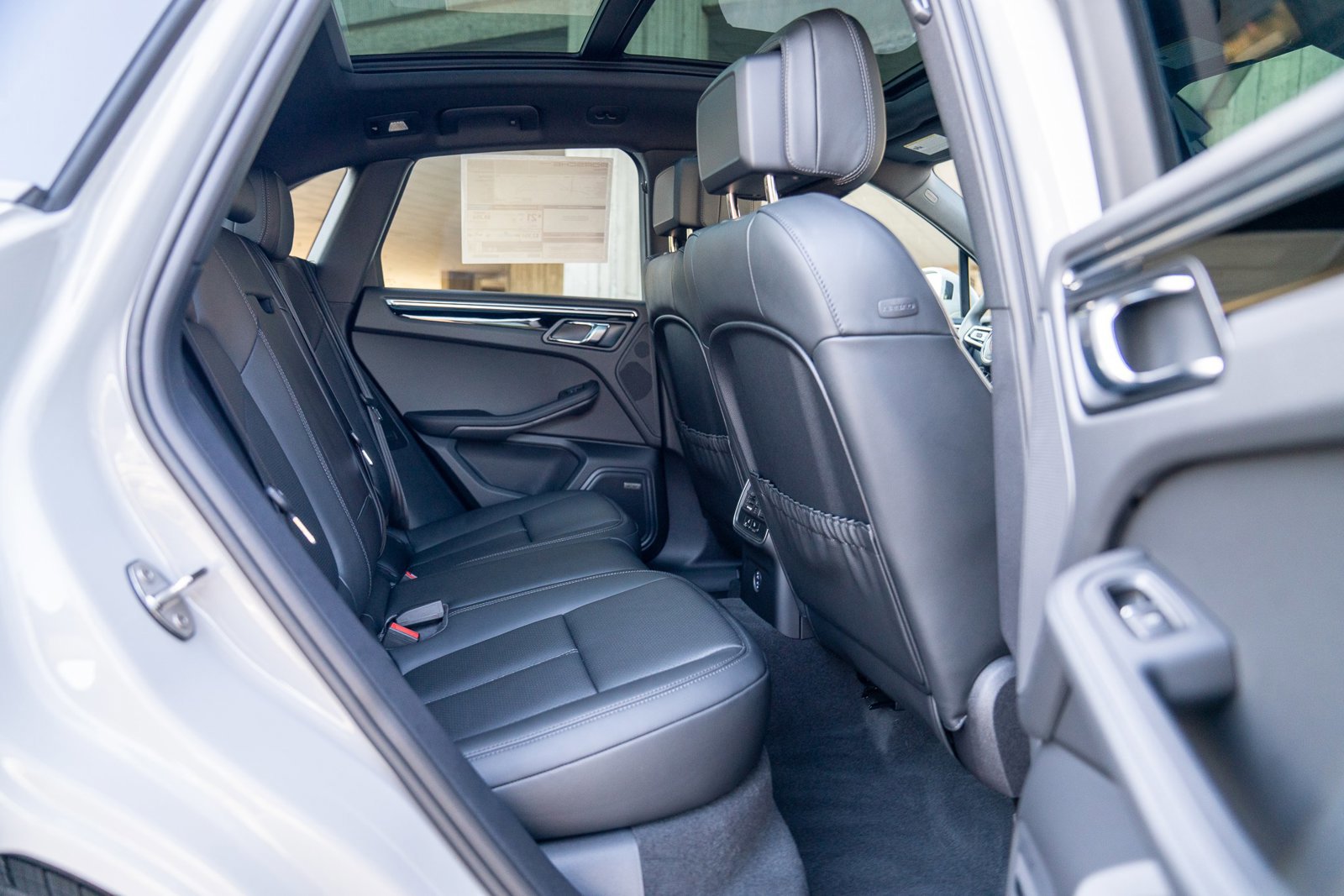 Certified 2026 Porsche Macan AWD/4WD image 26