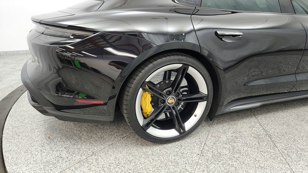 Used 2022 Porsche Taycan Turbo S image 19
