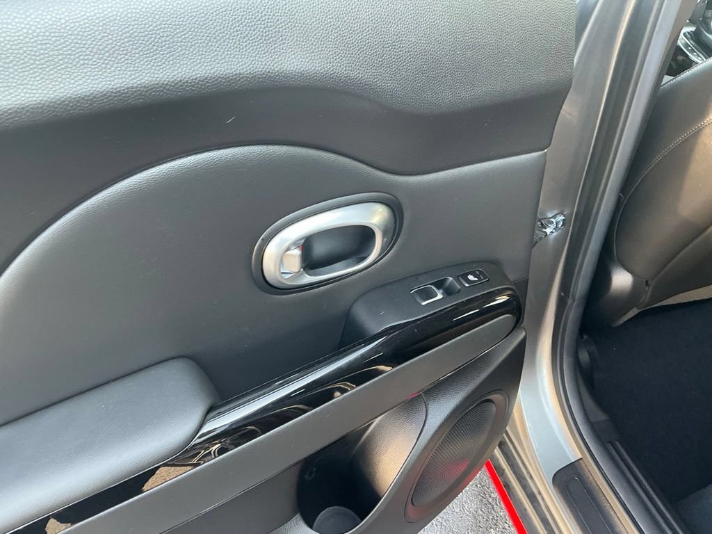 Used 2017 Kia Soul ! w/ Tech Package FWD image 25