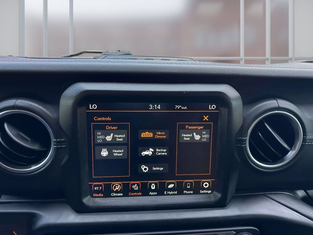Used 2023 Jeep Wrangler Unlimited Sahara w/ Cold Weather Group AWD/4WD image 17