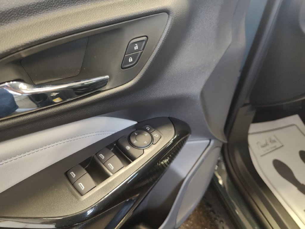 Used 2025 Chevrolet Trax LT FWD image 17