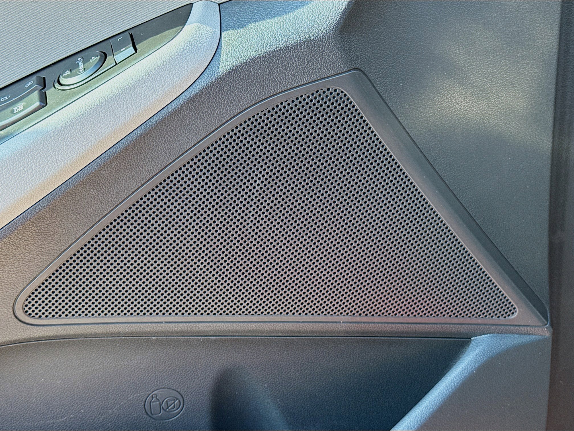 Used 2020 Hyundai Ioniq Blue image 22