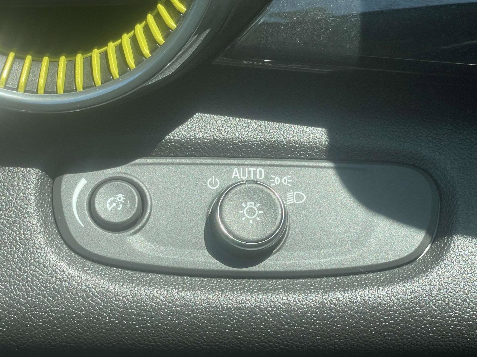 Used 2025 Chevrolet Trax ACTIV w/ Driver Confidence Package image 29