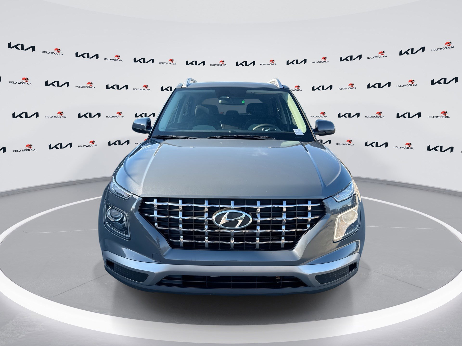 Used 2024 Hyundai Venue SEL image 3