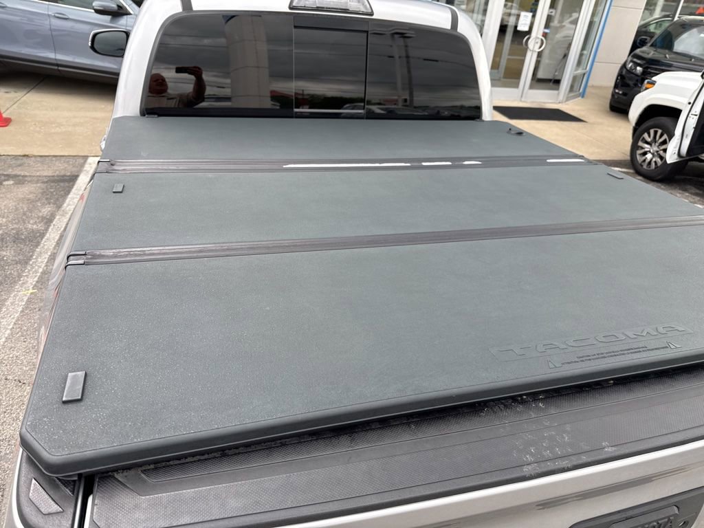 Used 2018 Toyota Tacoma TRD Sport AWD/4WD image 8