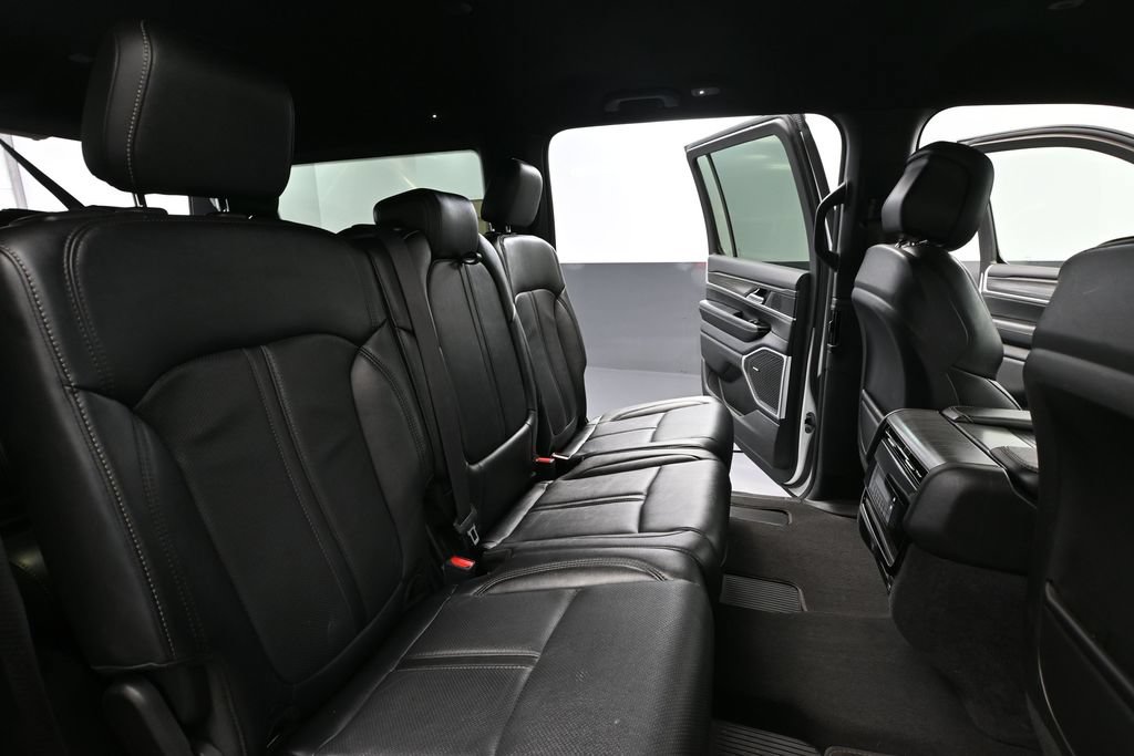 Used 2023 Jeep Wagoneer Series II AWD/4WD image 39