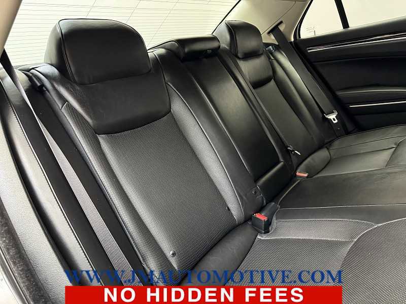 Used 2019 Chrysler 300 Limited image 18