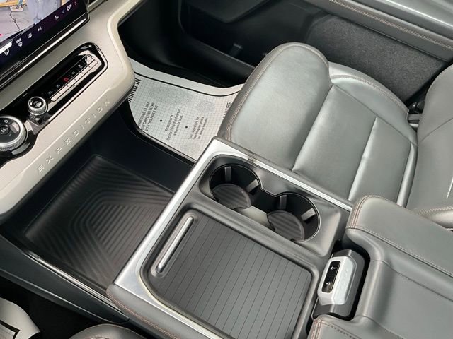Used 2025 Ford Expedition Active image 19