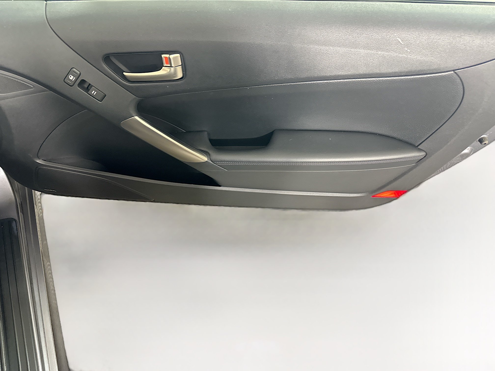 Used 2014 Hyundai Genesis 3.8 RWD image 27