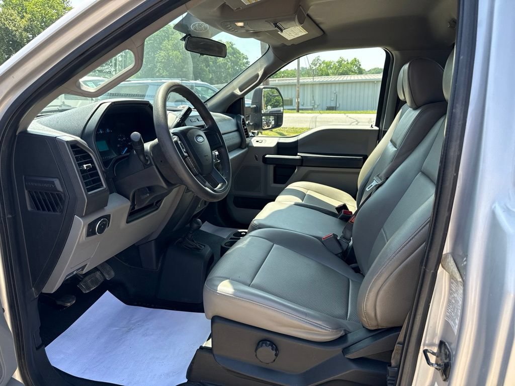 Used 2017 Ford F550 4x4 Regular Cab Super Duty image 18