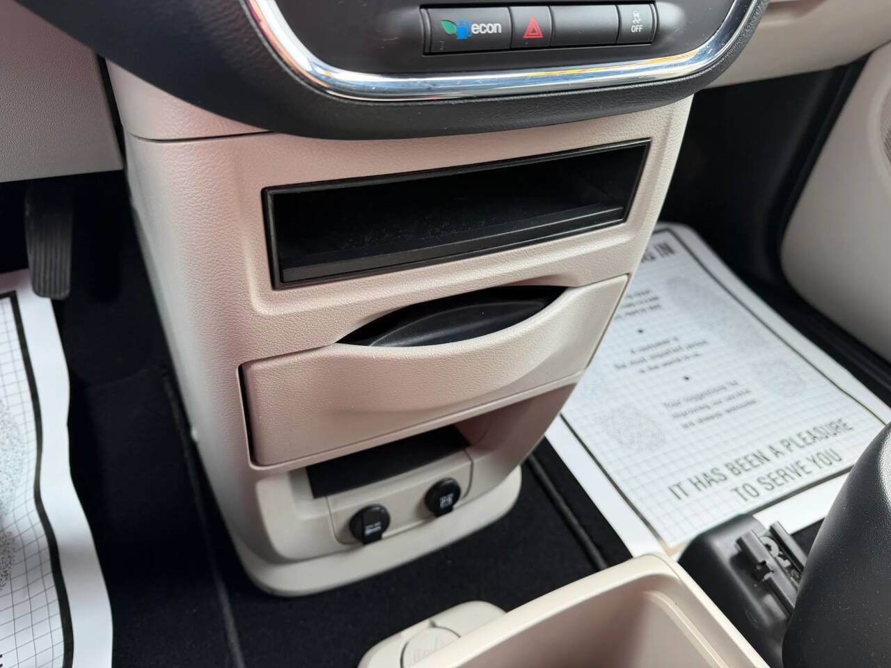 Used 2016 Dodge Grand Caravan SE FWD image 17