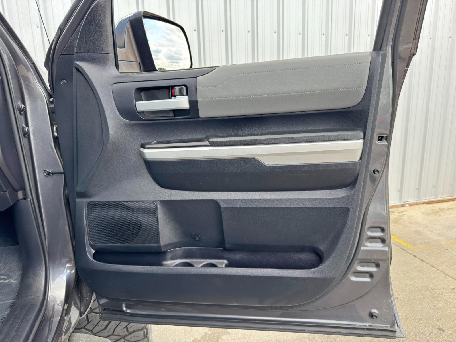 Used 2016 Toyota Tundra Limited w/ Limited Premium Package image 37