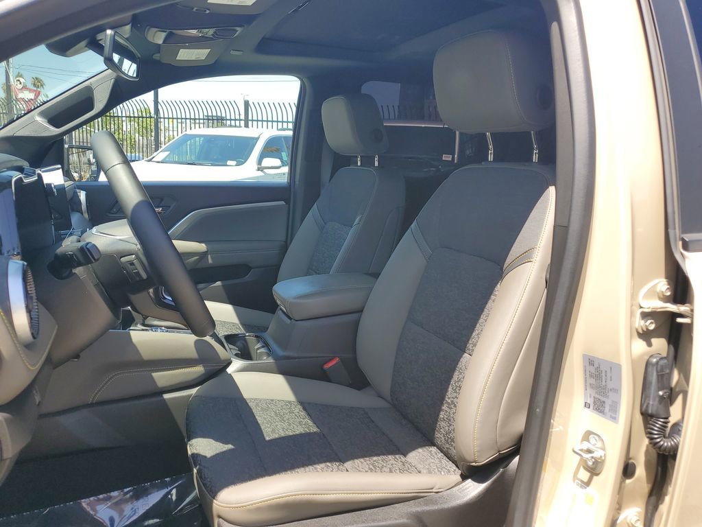 Used 2024 Chevrolet Colorado ZR2 w/ Technology Package AWD/4WD image 18