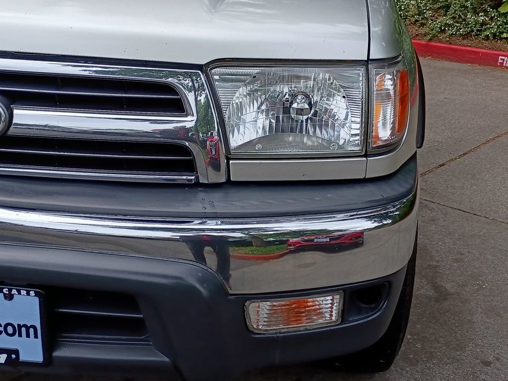 Used 2000 Toyota 4Runner SR5 AWD/4WD image 10