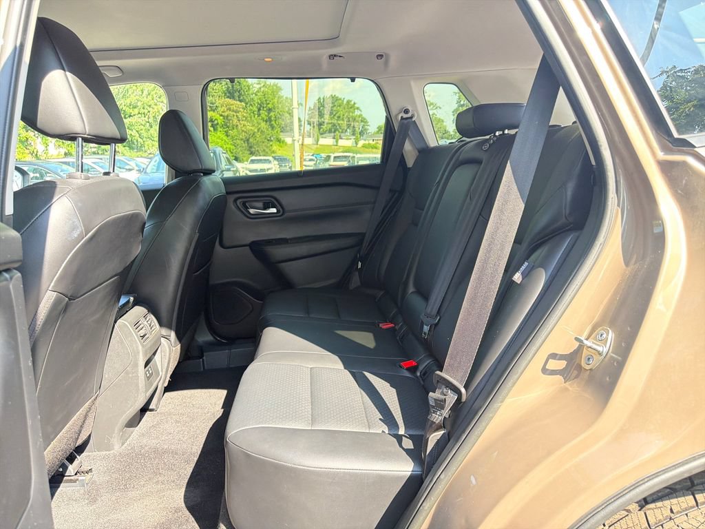 Used 2024 Nissan Rogue SV w/ SV Premium Package AWD/4WD image 30
