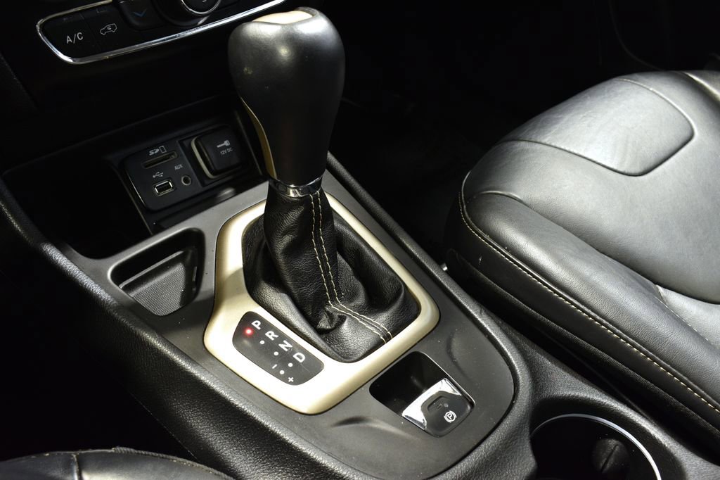 Used 2016 Jeep Cherokee Limited image 25